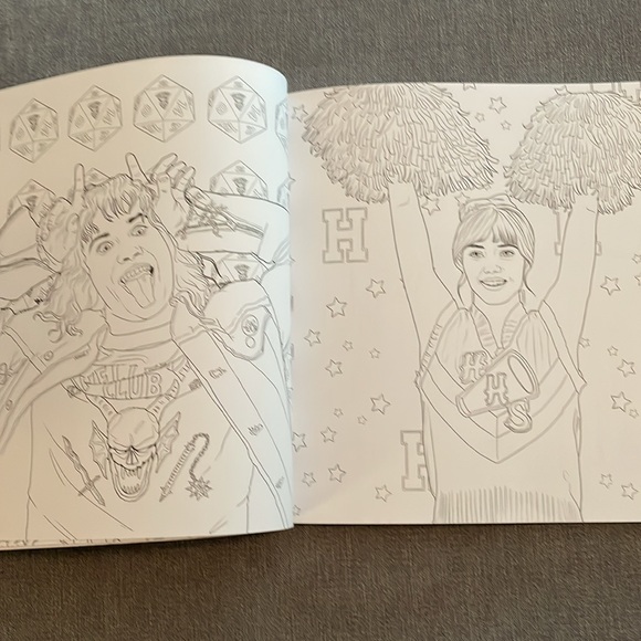 Stranger Things: The Official Coloring Book Season 4 - Picture 4 of 8